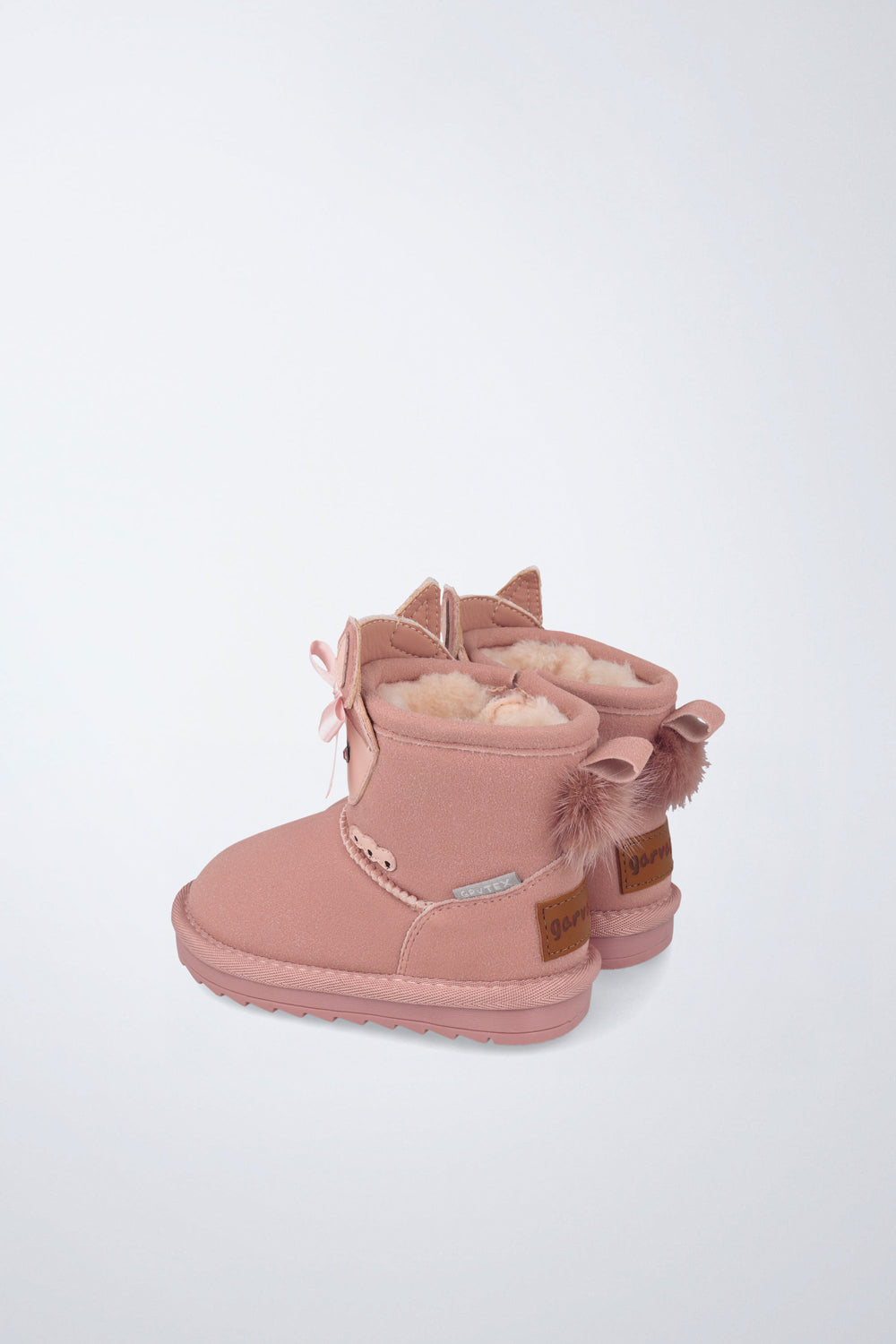 Barefoot Garvalín shoe in pink with a zip and natural foot development.