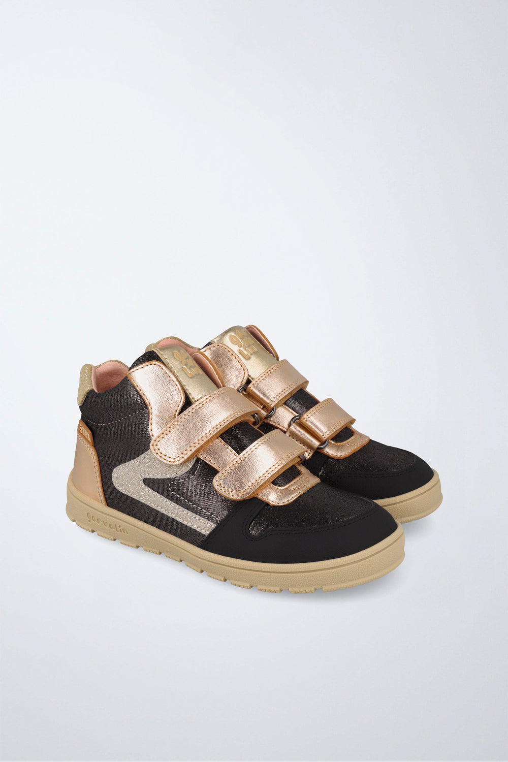 Zapatilla alta Garvalín barefoot en negro con cierre de contacto y desarrollo saludable del pie.