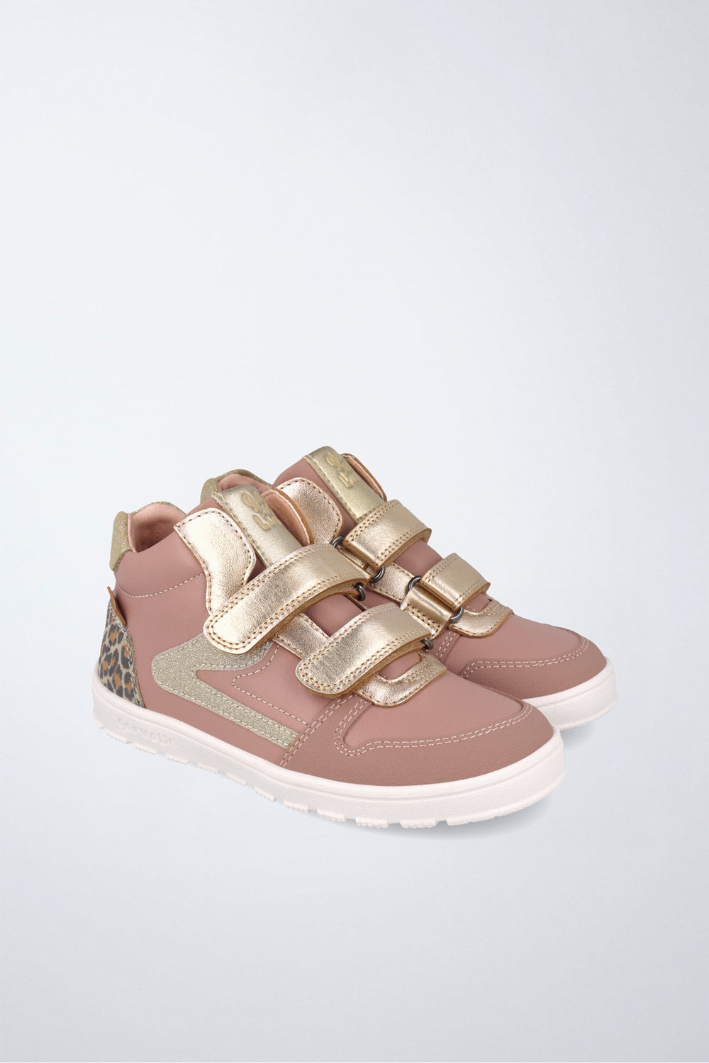 Barefoot Garvalín shoes in pink with an adjustable fastening and healthy foot development.