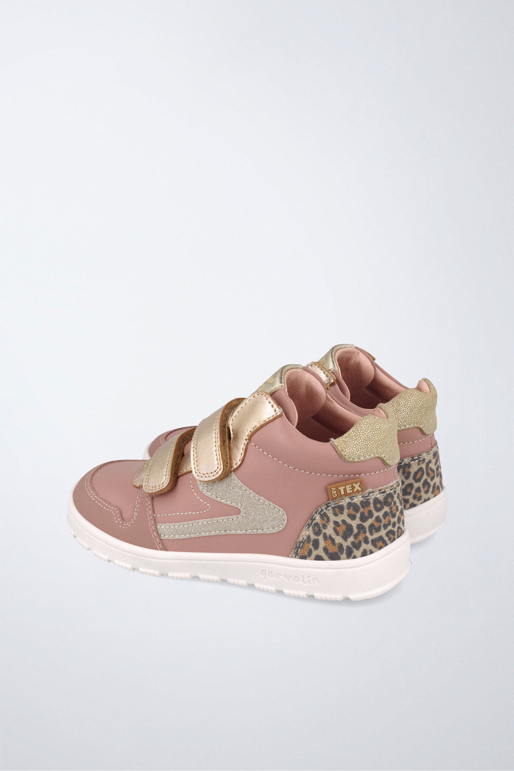 Barefoot Garvalín shoes in pink with an adjustable fastening and healthy foot development.