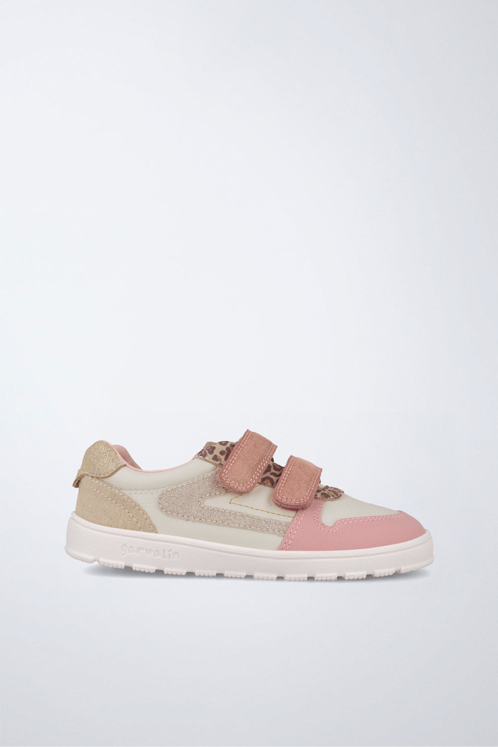 Barefoot Garvalín shoe in grey with an adjustable fastening and a flexible sole.