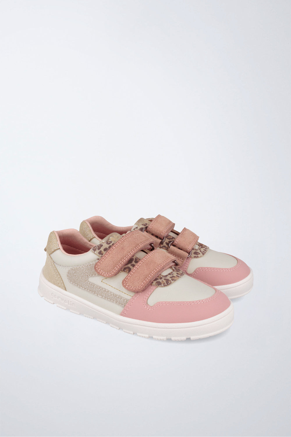 Barefoot Garvalín shoe in grey with an adjustable fastening and a flexible sole.