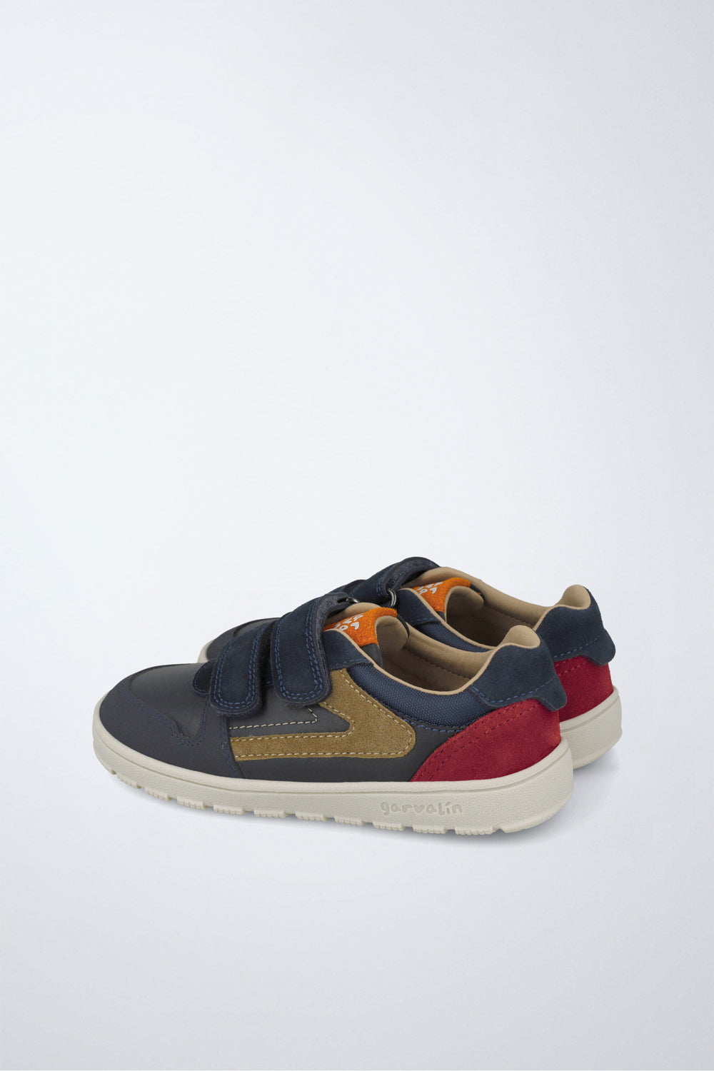 Zapatos infantiles Garvalín barefoot en azul con cierre de contacto y estabilidad y flexibilidad.