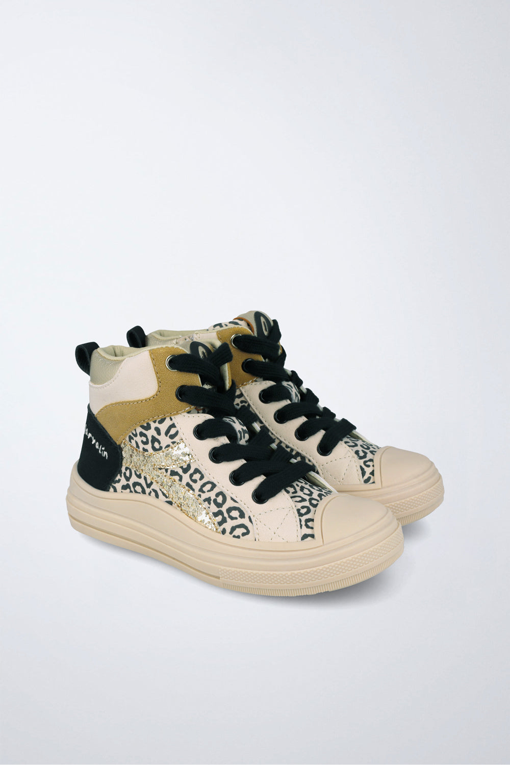 Zapatilla alta Garvalín respetuosa en beige claro con cremallera y estabilidad.