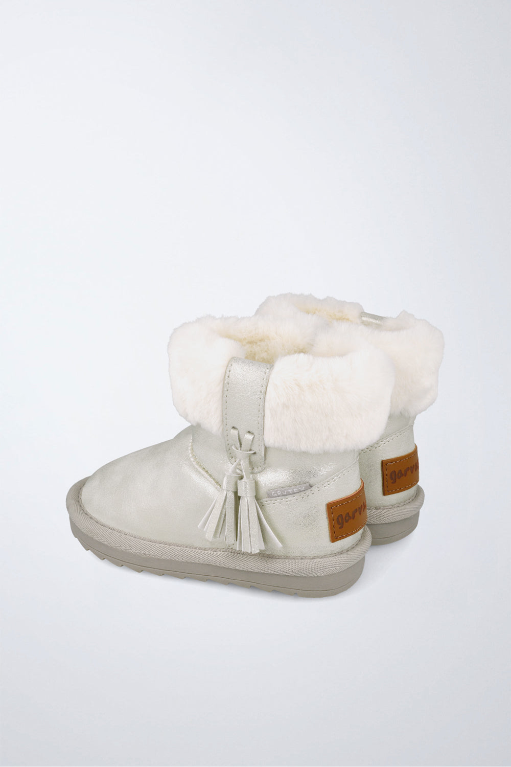 Barefoot Garvalín shoe in beige with a zip and natural foot development.