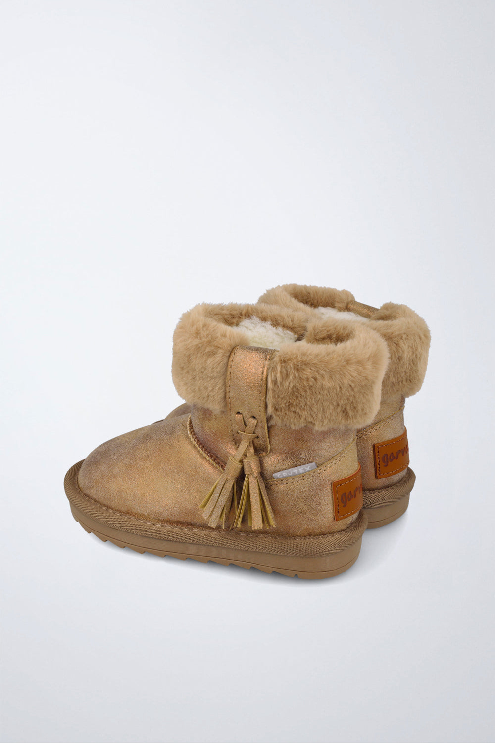 Barefoot Garvalín shoe in brown with a zip and natural foot development.