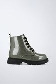 Bota resistente en gris y negro