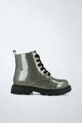 Zapato infantil Garvalín respetuoso en gris y negro con cremallera y estabilidad y flexibilidad.