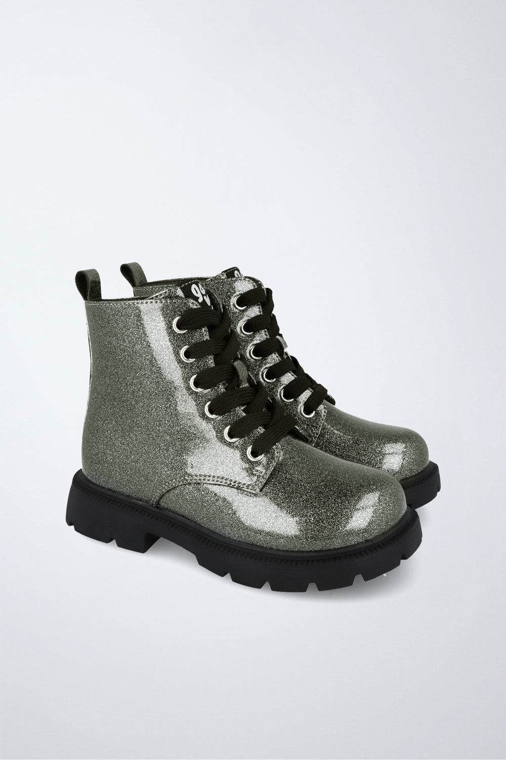 Zapato infantil Garvalín respetuoso en gris y negro con cremallera y estabilidad y flexibilidad.