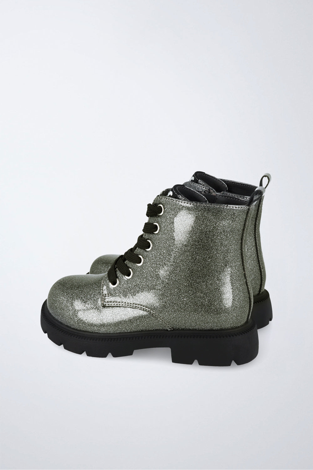 Zapato infantil Garvalín respetuoso en gris y negro con cremallera y estabilidad y flexibilidad.