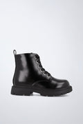 Zapato infantil Garvalín respetuoso en negro con cremallera y estabilidad y flexibilidad.