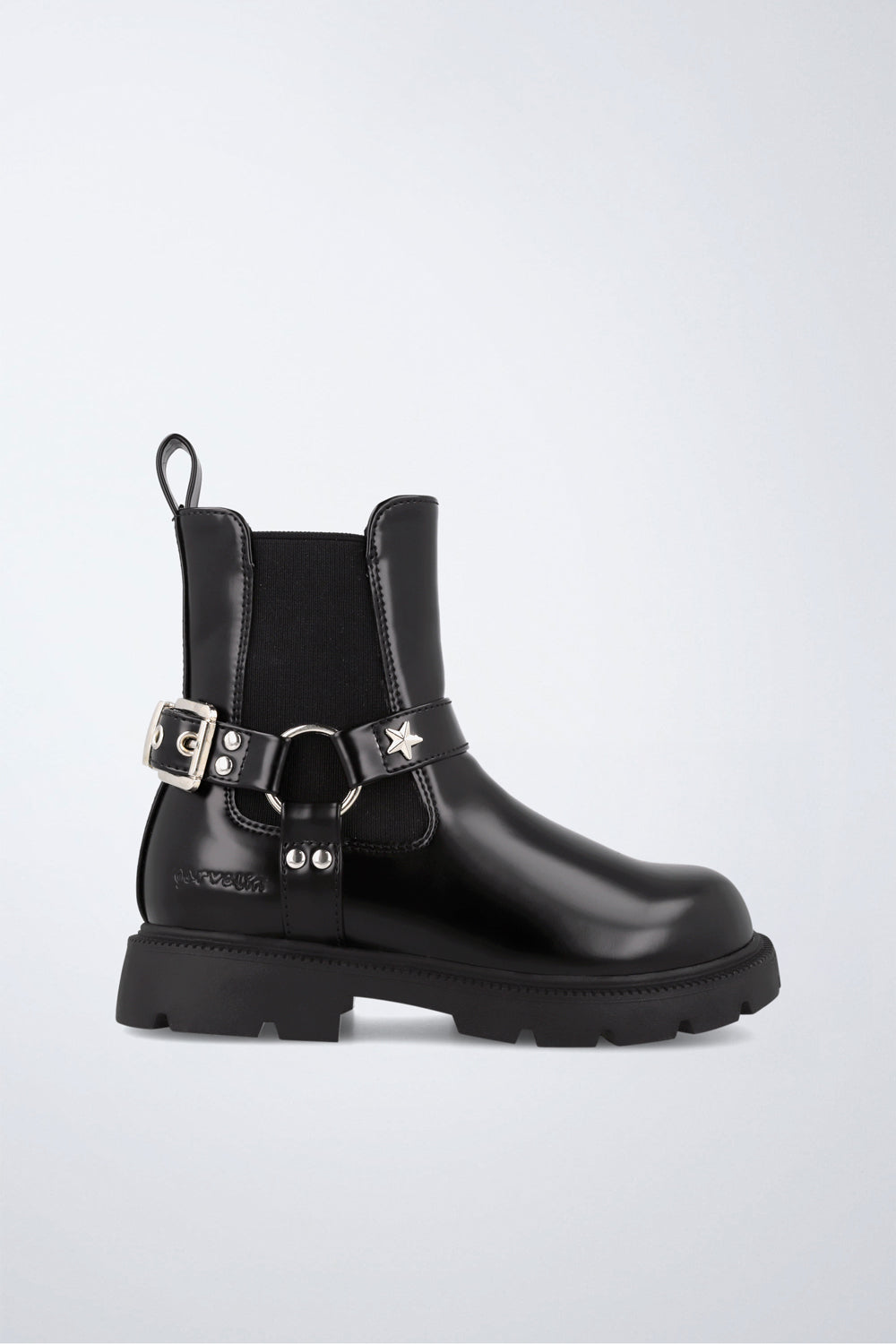 Barefoot Garvalín shoe in black with a zip and an ergonomic design.