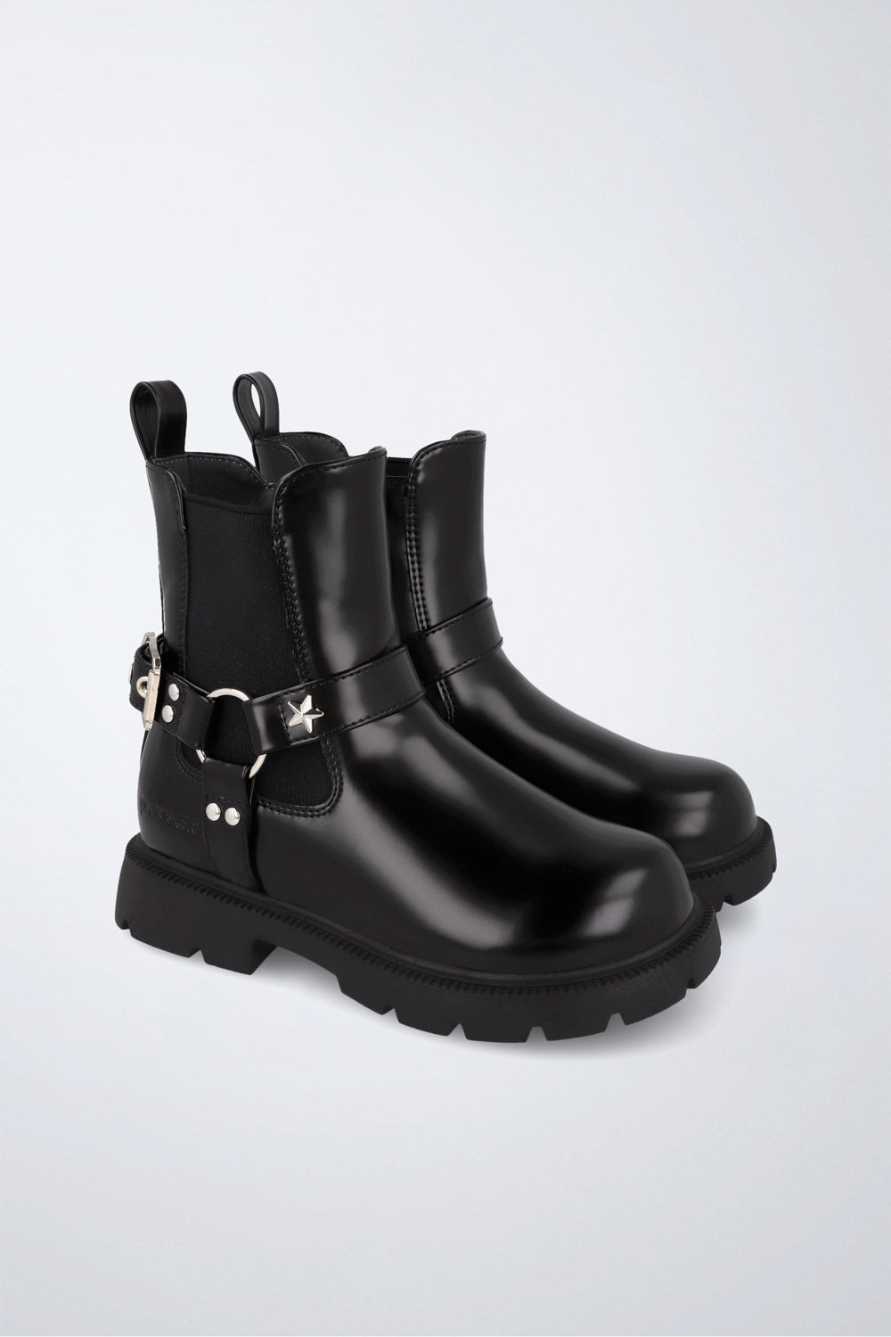 Barefoot Garvalín shoe in black with a zip and an ergonomic design.