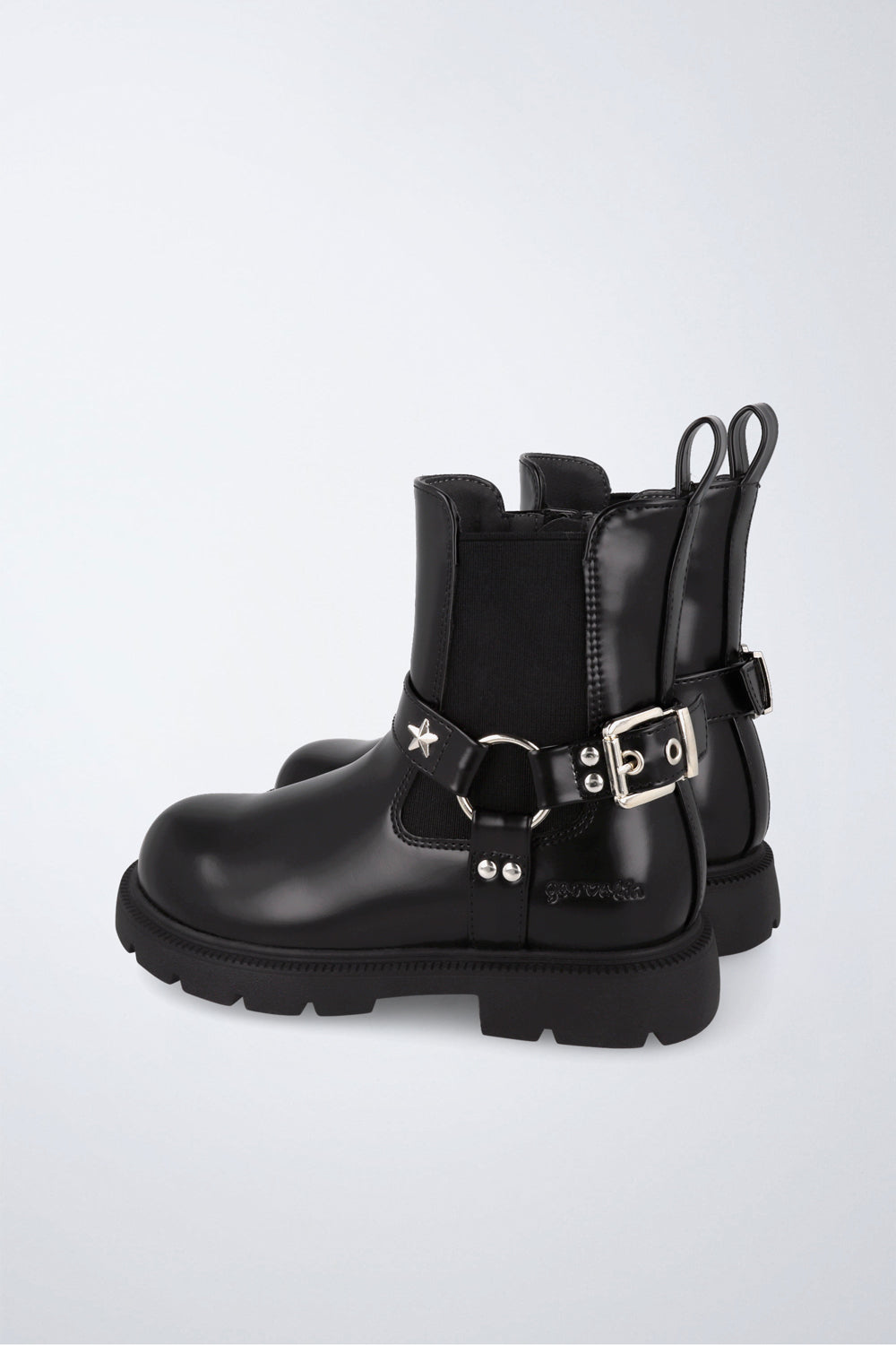 Barefoot Garvalín shoe in black with a zip and an ergonomic design.
