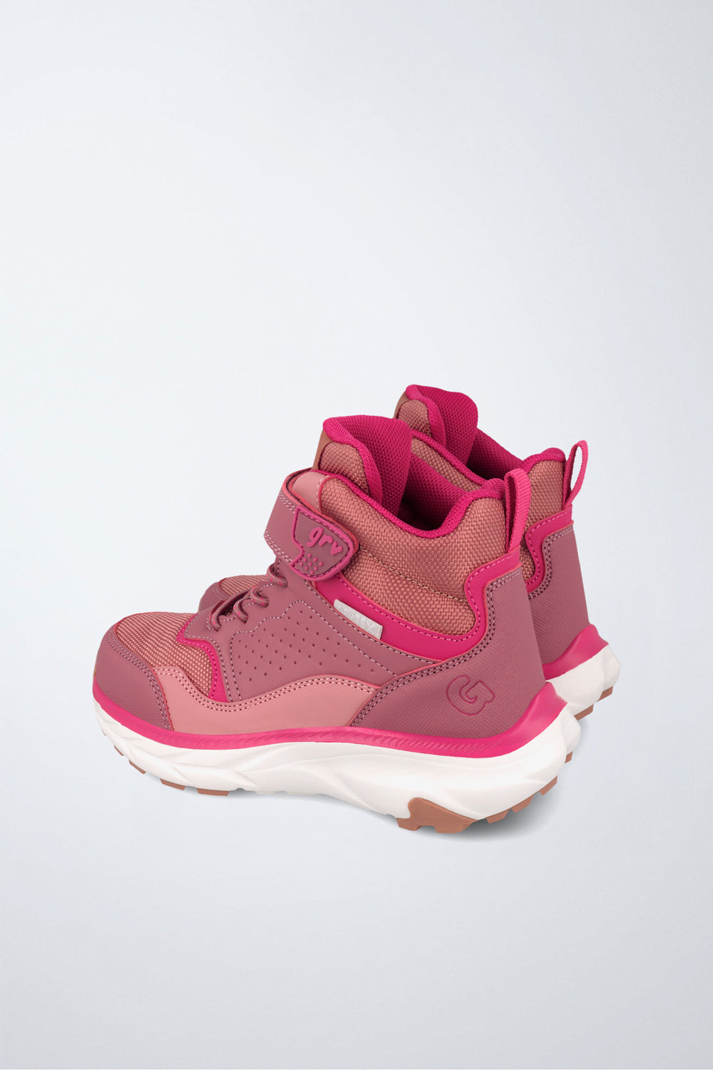 Barefoot Garvalín ankle boot in pink with laces and an adjustable fastening and natural foot development.