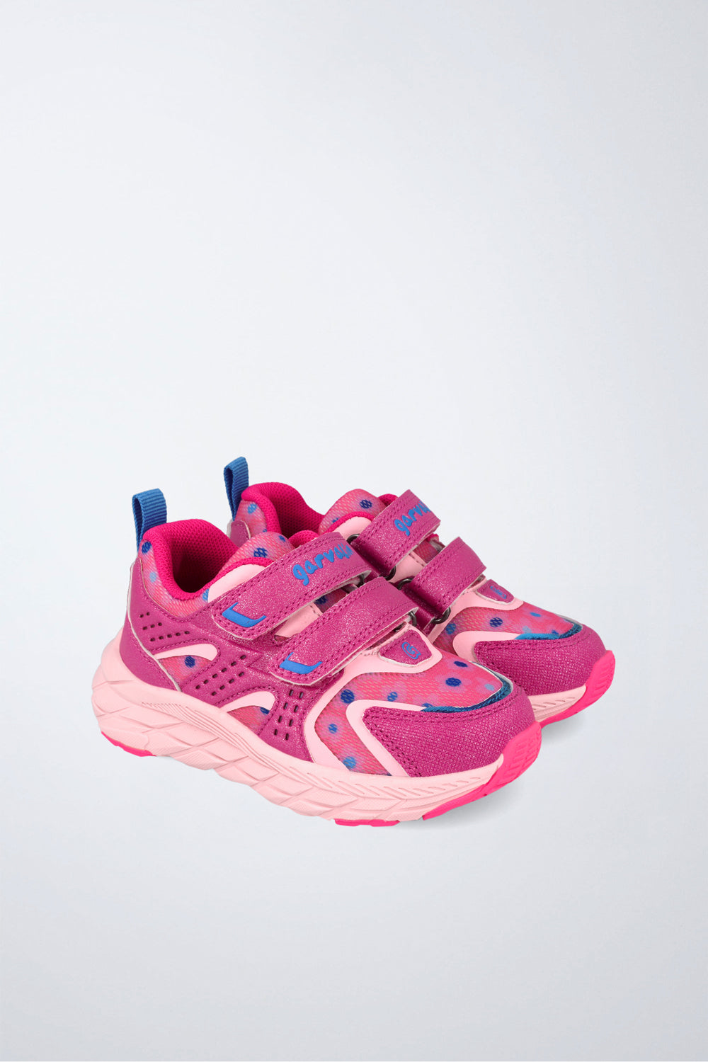 Barefoot Garvalín shoe in fuchsia with an adjustable fastening and flexibility for the foot's natural movement.