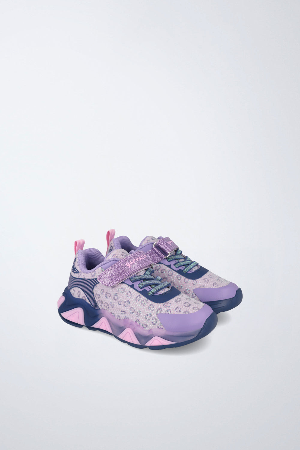 Barefoot Garvalín shoe in lilac with laces and an adjustable fastening and stability.