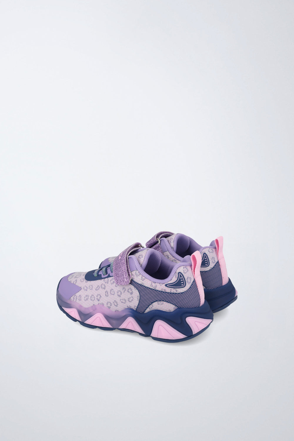 Barefoot Garvalín shoe in lilac with laces and an adjustable fastening and stability.