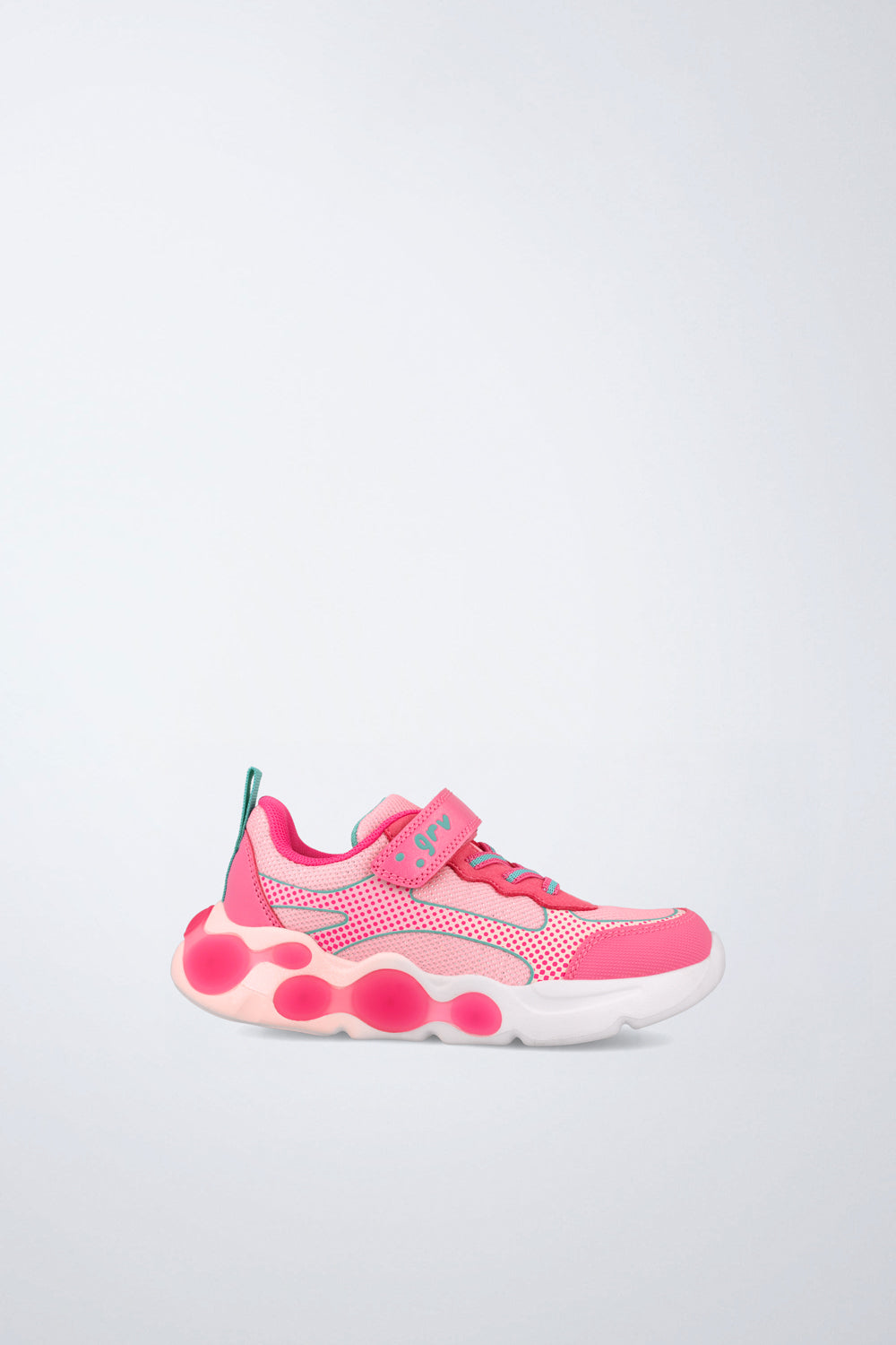 Zapatos infantiles Garvalín respetuoso en fucsia con cordones y cierre de contacto y suela flexible.