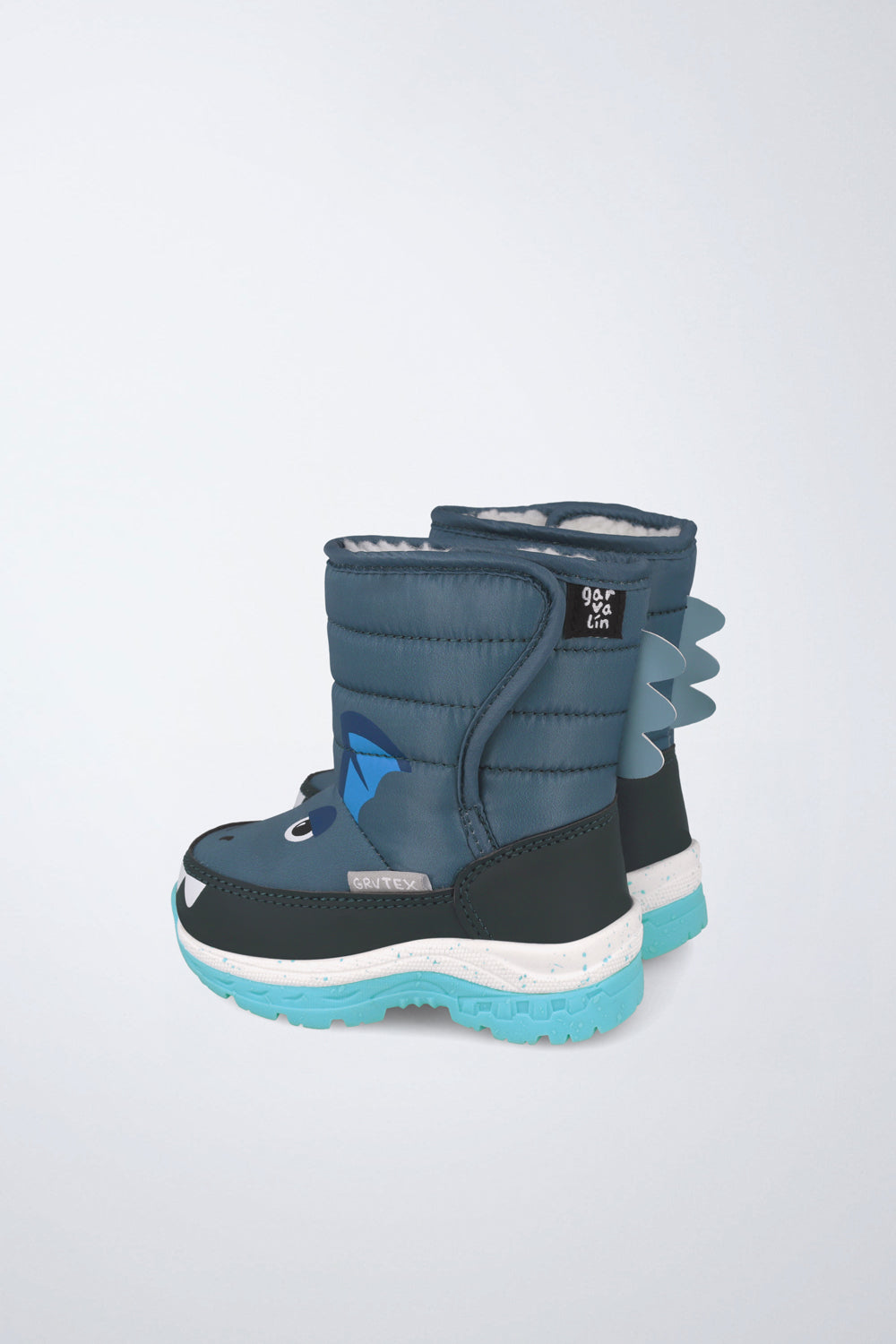 Barefoot Garvalín shoe in navy with an adjustable fastening and a flexible sole.