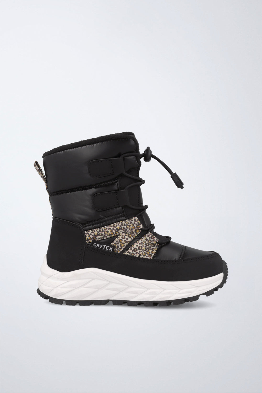 Barefoot Garvalín shoe in black with laces and flexibility for the foot's natural movement.
