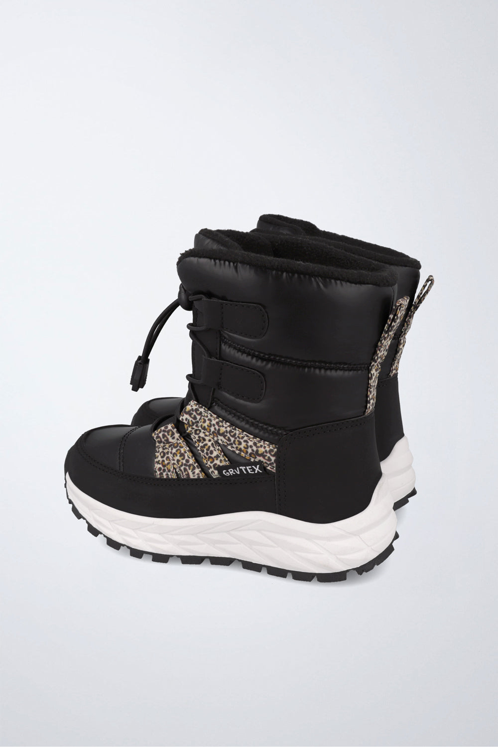 Barefoot Garvalín shoe in black with laces and flexibility for the foot's natural movement.