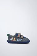 Barefoot Garvalín shoe in blue with an adjustable fastening and healthy foot development.
