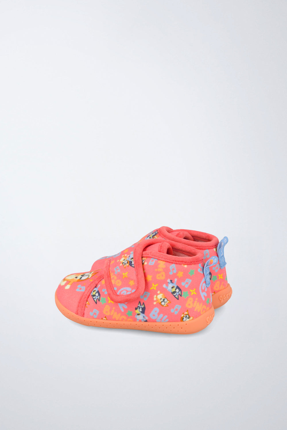 Zapato infantil Garvalín barefoot en coral con cierre de contacto y estabilidad y flexibilidad.
