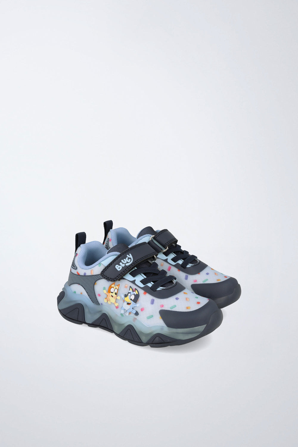 Zapatos infantiles Garvalín respetuoso en azul con cordones y cierre de contacto y puntera reforzada.