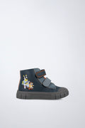 Barefoot Garvalín ankle boot in blue with an adjustable fastening and a flexible sole.