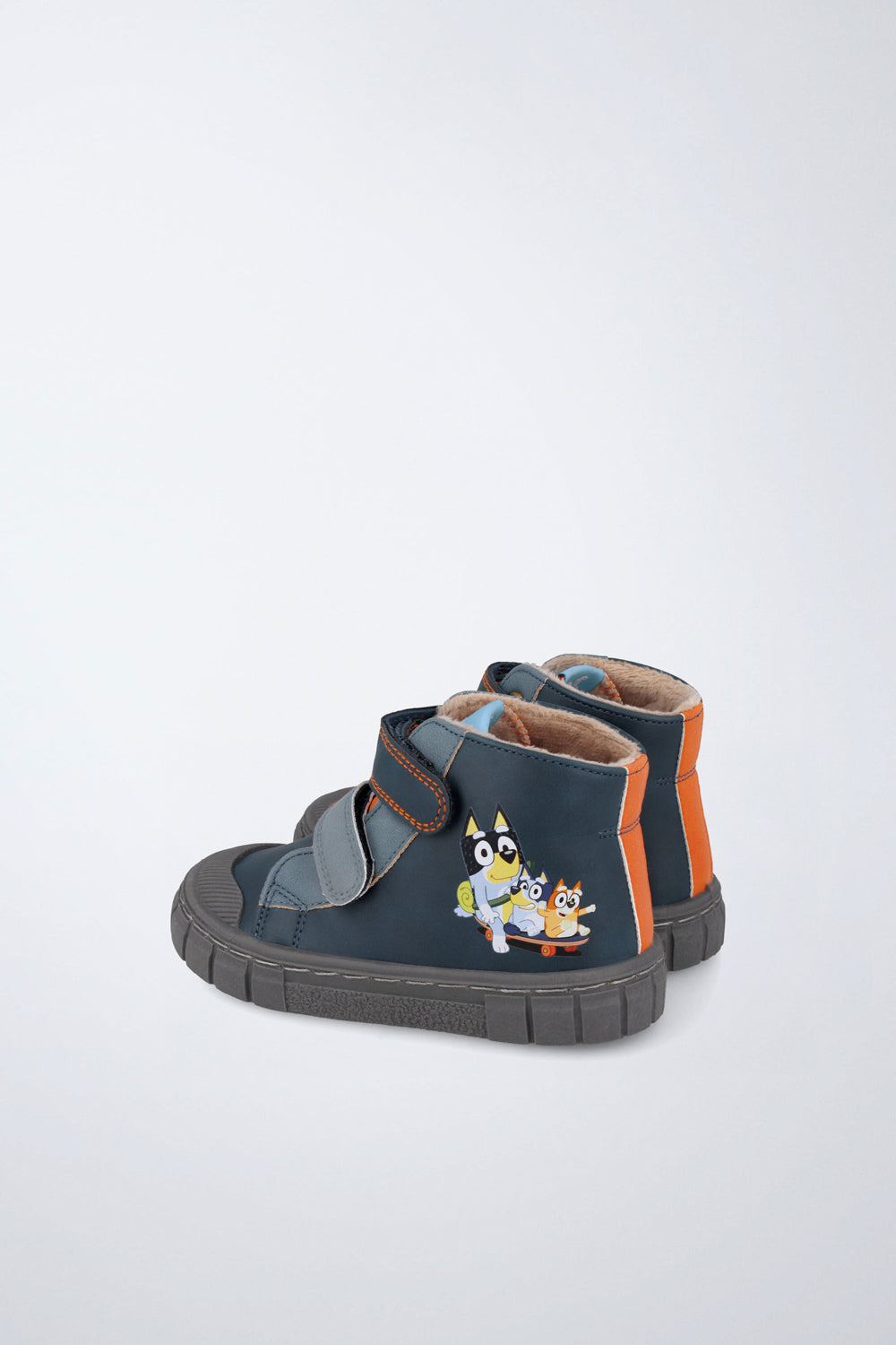 Barefoot Garvalín ankle boot in blue with an adjustable fastening and a flexible sole.