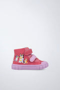 Barefoot Garvalín shoes in fuchsia with an adjustable fastening and flexibility for the foot's natural movement.