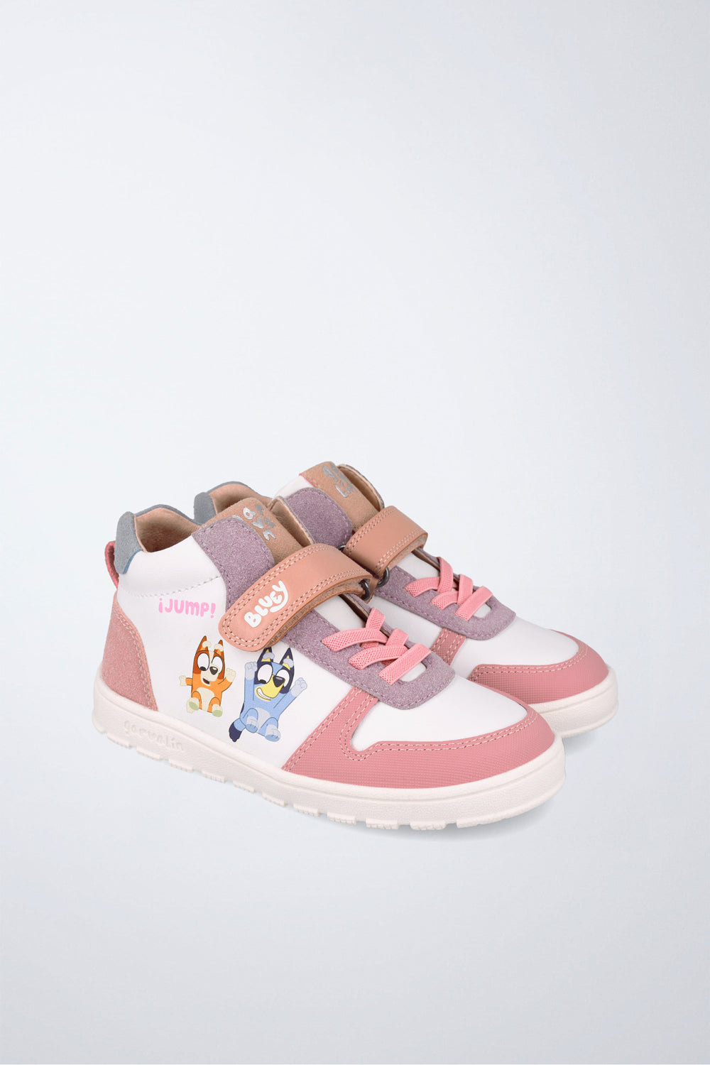 Botín infantil Garvalín barefoot en blanco y rosa con cierre de contacto y estabilidad.