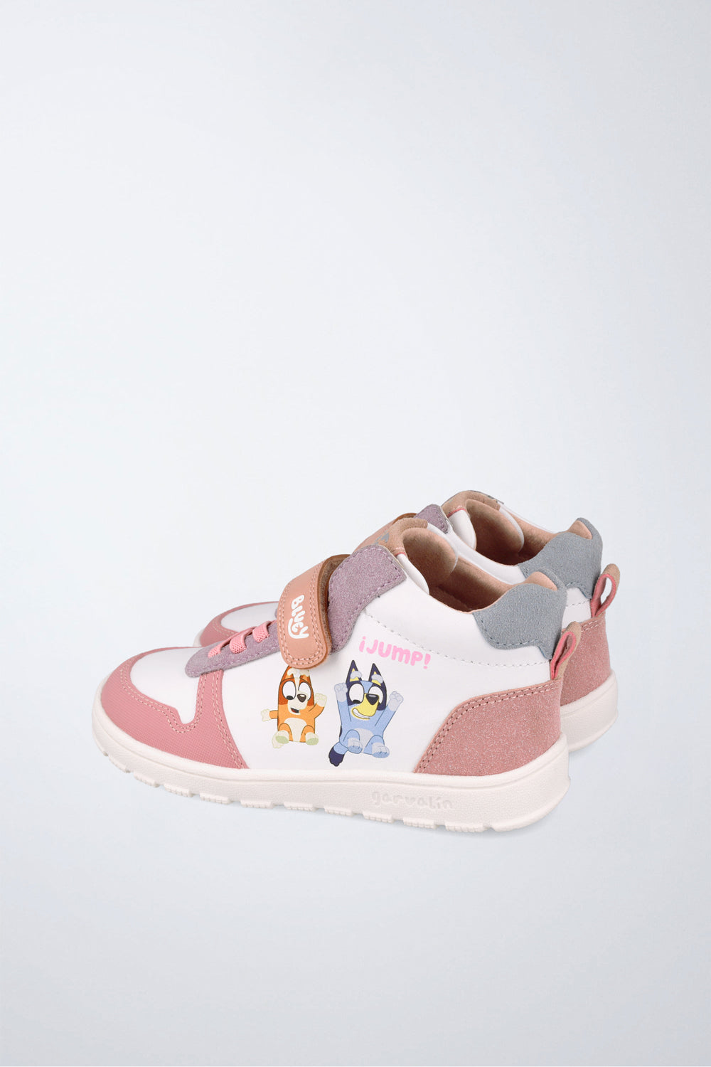 Botín infantil Garvalín barefoot en blanco y rosa con cierre de contacto y estabilidad.