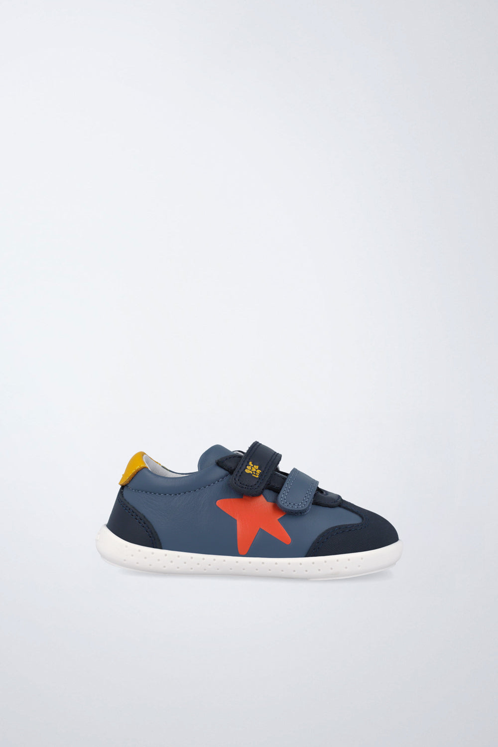 Zapatilla Garvalín barefoot en azul marino y rojo con cierre de contacto y puntera reforzada.