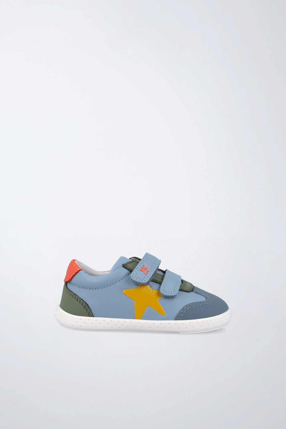 Zapatos infantiles Garvalín barefoot en azul y amarillo con cierre de contacto y puntera reforzada.