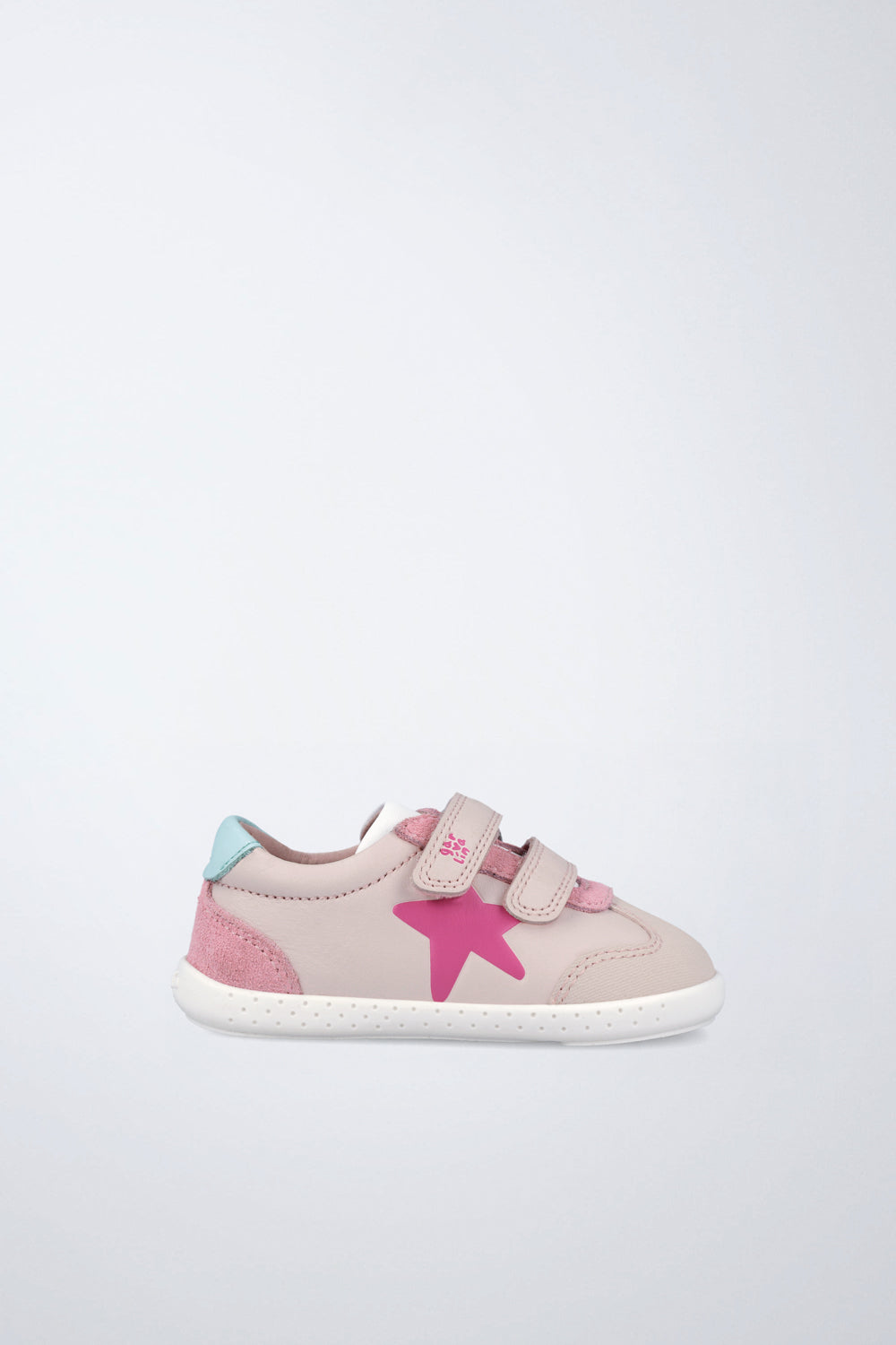 Zapato Garvalín barefoot en rosa pálido y fucsia con cierre de contacto y puntera reforzada.
