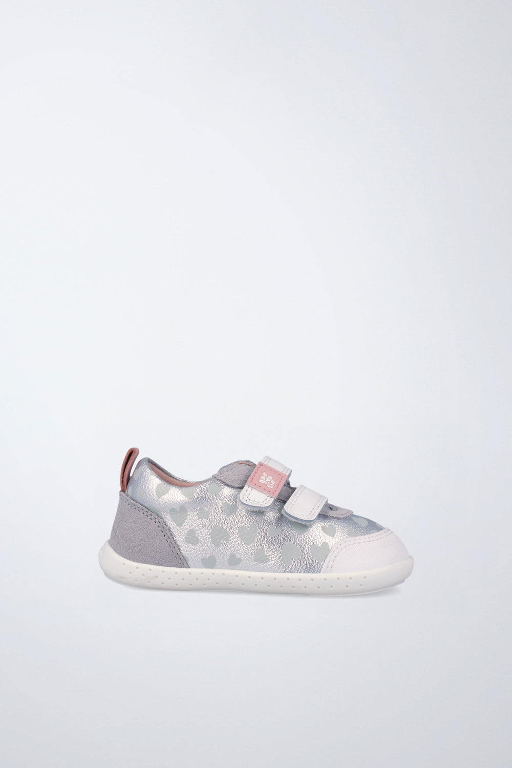 Zapato Garvalín barefoot en plata con cierre de contacto y desarrollo natural del pie.
