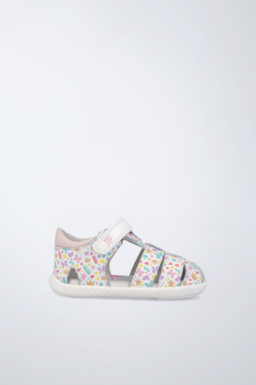 Sandalia infantil Garvalín barefoot en blanco y rosa pálido con cierre de contacto y desarrollo saludable del pie.