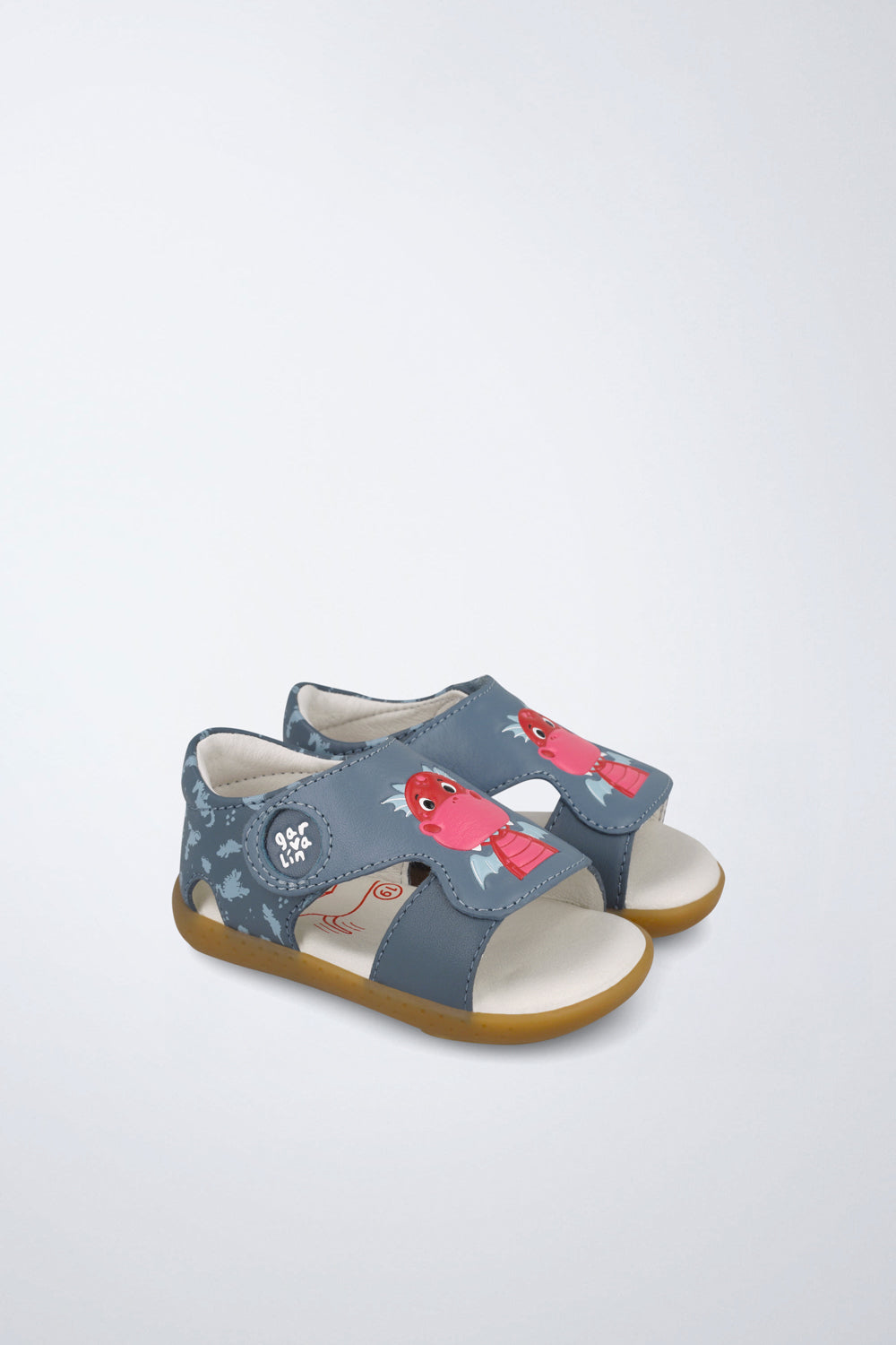 Sandalia infantil Garvalín barefoot en azul con cierre de contacto y desarrollo saludable del pie.