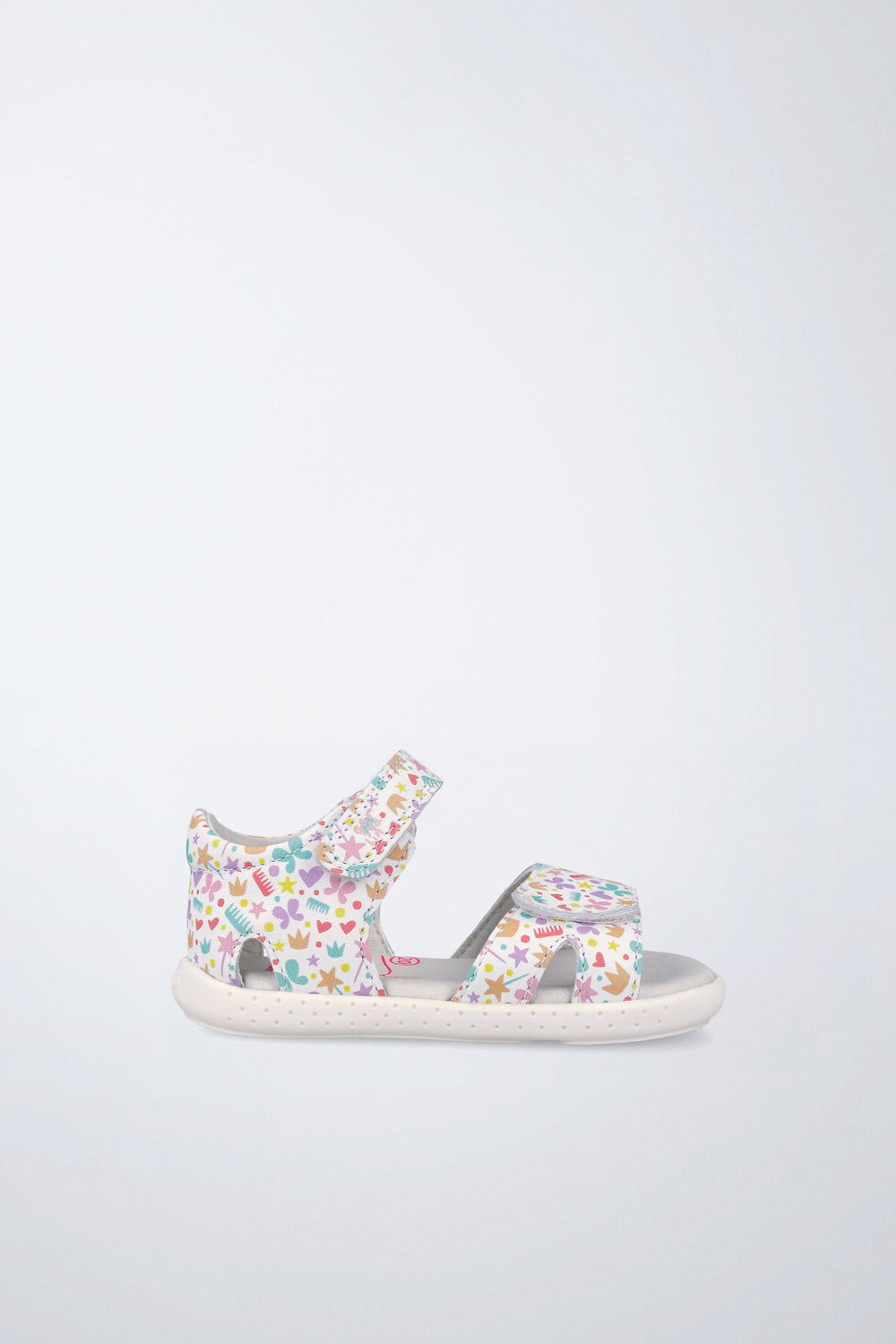 Sandalia Garvalín barefoot en blanco con cierre de contacto y diseño ergonómico.
