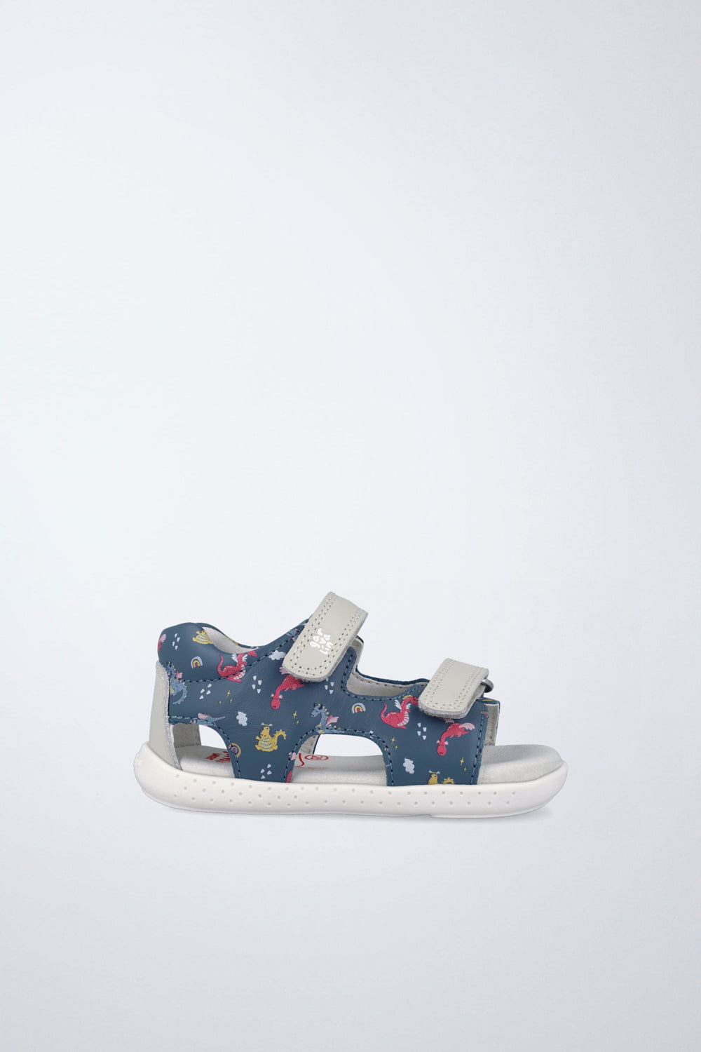 Sandalias Garvalín barefoot en azul oscuro con cierre de contacto y desarrollo natural del pie.
