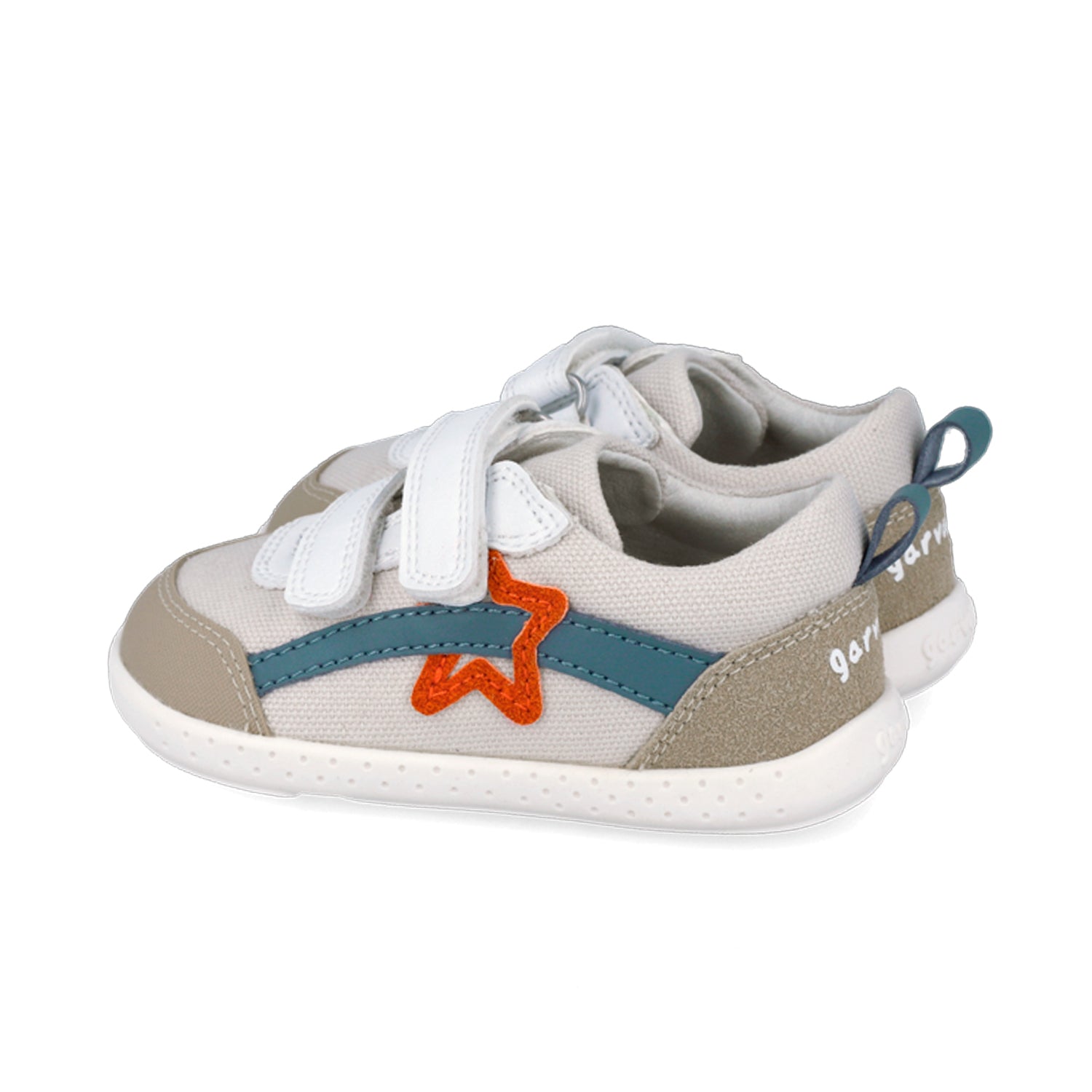 Zapatos infantiles Garvalín barefoot en blanco con cierre de contacto y estabilidad y flexibilidad.