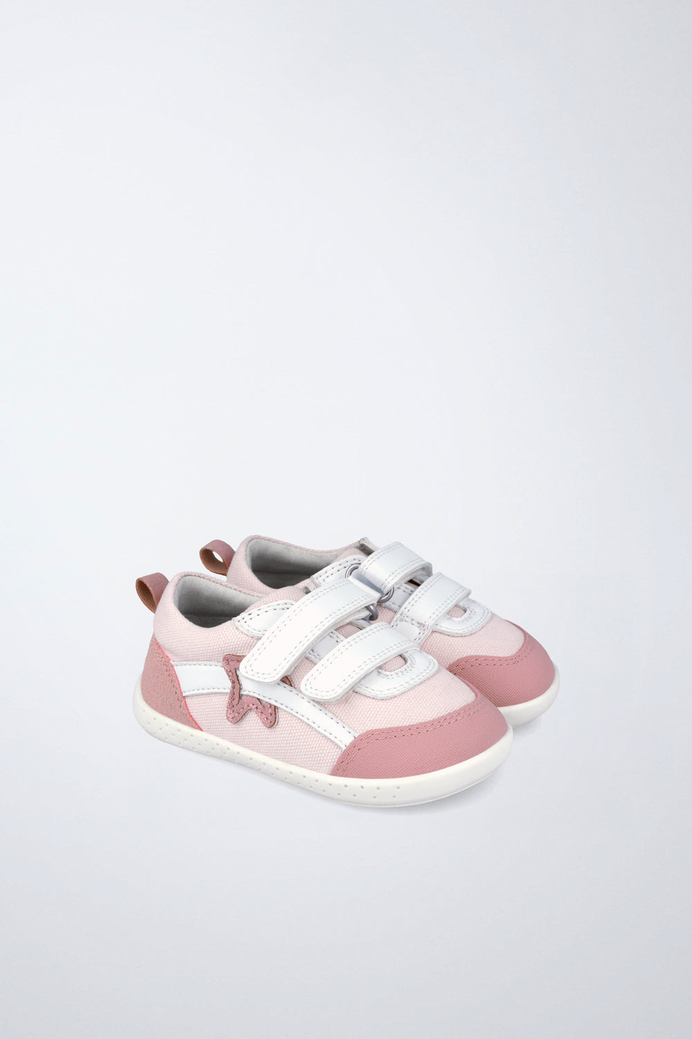 Zapato infantil Garvalín barefoot en rosa con cierre de contacto y estabilidad y flexibilidad.