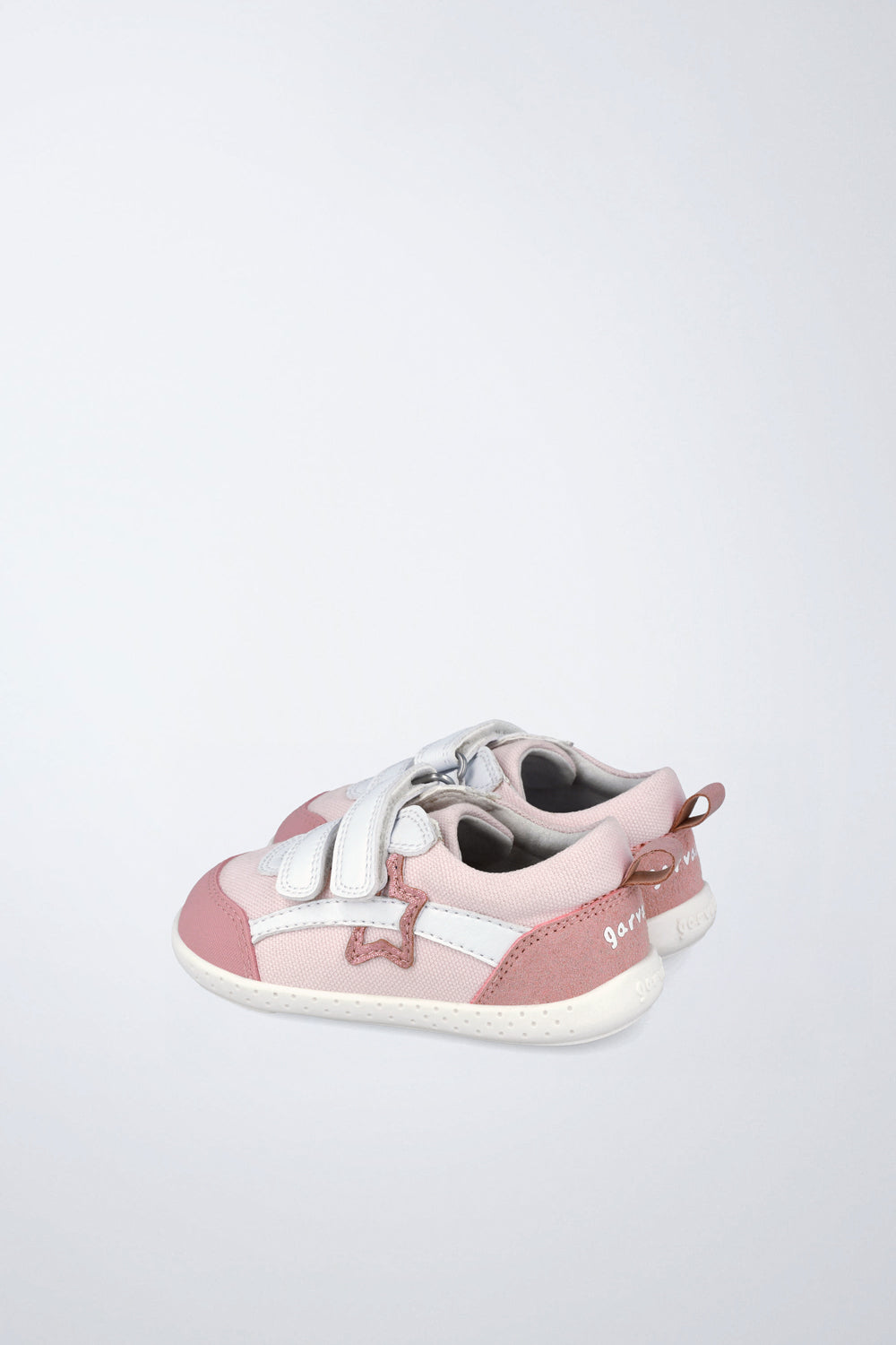 Zapato infantil Garvalín barefoot en rosa con cierre de contacto y estabilidad y flexibilidad.