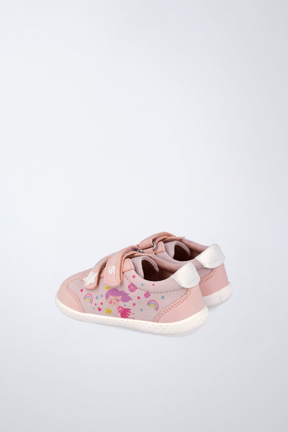 Zapatilla infantil Garvalín barefoot en rosa con cierre de contacto y diseño ergonómico.