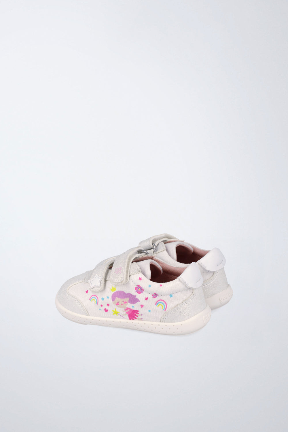 Zapatos infantiles Garvalín barefoot en blanco con cierre de contacto y diseño ergonómico.