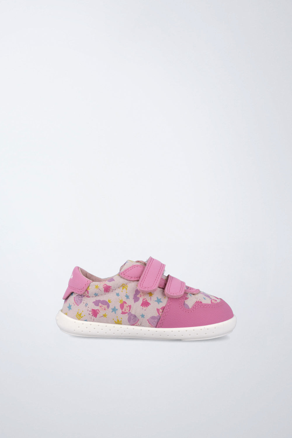 Zapatilla infantil Garvalín barefoot en rosa con cierre de contacto y flexibilidad para el movimiento natural del pie.