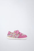 Zapatilla infantil Garvalín barefoot en rosa con cierre de contacto y flexibilidad para el movimiento natural del pie.