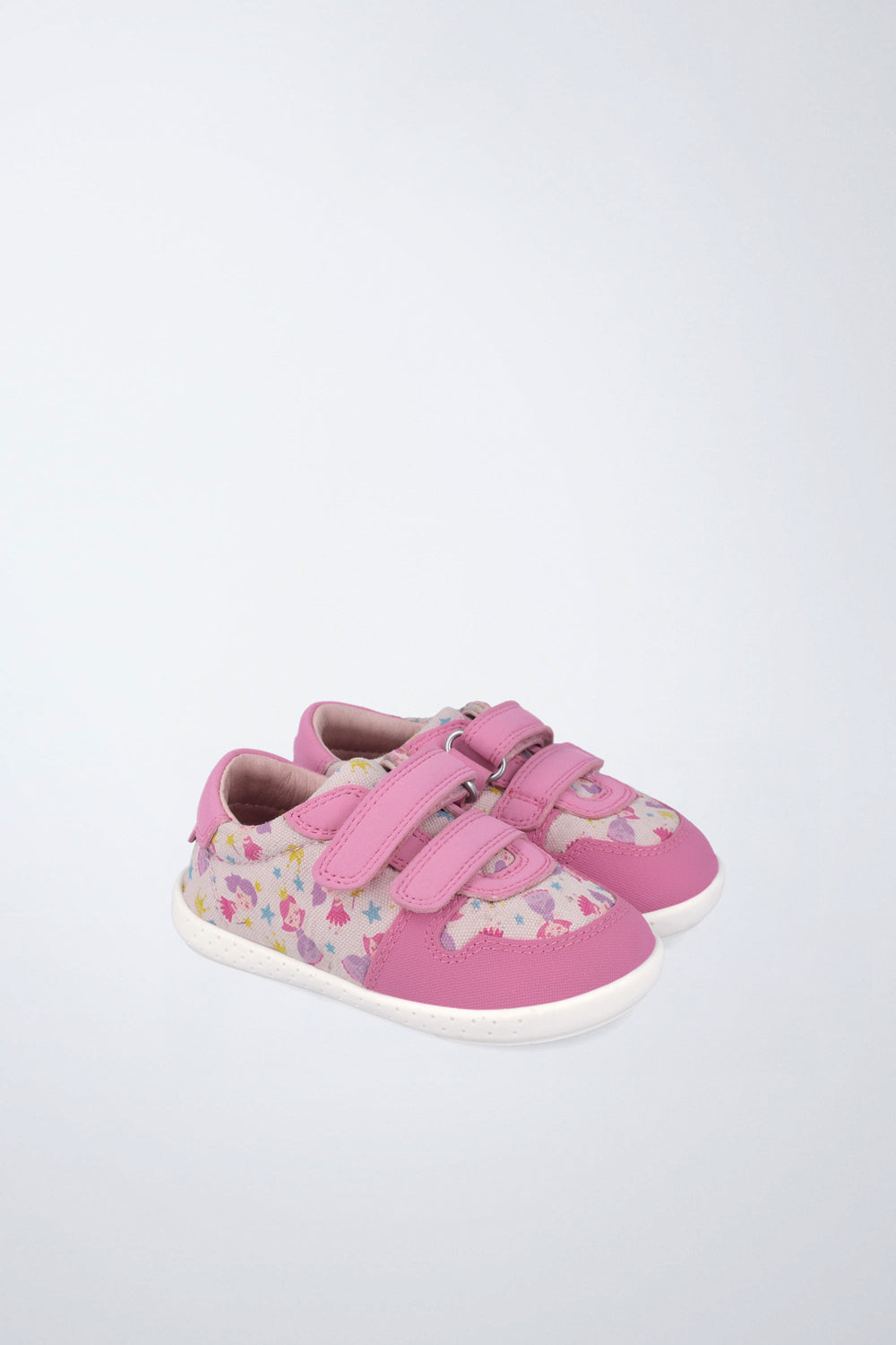 Zapatilla infantil Garvalín barefoot en rosa con cierre de contacto y flexibilidad para el movimiento natural del pie.